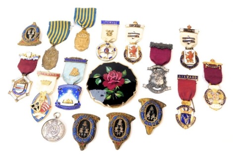 Masonic jewels and medals, including four embroidered RMIB Steward 1948 jewels, silver Tug of War crest, enamel and brass Masonic badges, a rose compact, and a Star Light Lodge number 8621 Masonic Founder enamel and silver jewel. (a quantity)