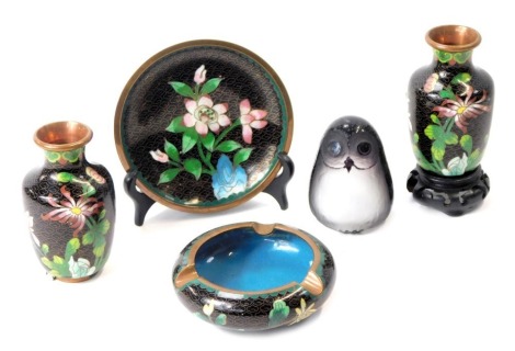 A group of cloisonne wares, comprising a pair of miniature vases, ashtray, side plate, and an RJM glass penguin. (5)