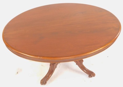 A Victorian mahogany breakfast table, the oval top with a moulded edge, raised on a turned column, on scroll carved legs, 74cm high, the top 134cm x 103cm. - 2