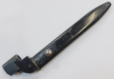 A British No. 9 MK1 bayonet, D-52, in painted black metal scabbard, length of blade 20cm. - 4