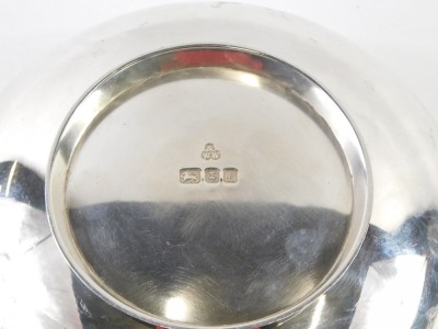 A Queen Elizabeth II silver quaich, the bowl with two serpent moulded border and handles, of plain design, maker W&W, London 1984, 12.48oz, 15cm diameter. - 3