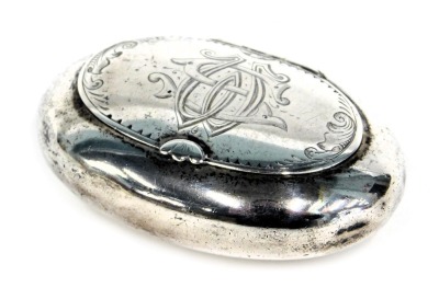 A Victorian silver snuff box, oval shaped with hinged lid, with engine engraved decoration bearing the initials S.W, London 1892, 6cm diameter, 1.09oz.