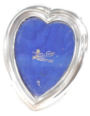 A George V heart shaped silver photograph frame, with rubbed hallmarks, marked Walker & George Diamond Merchants and Silversmiths of London, 17cm x 14cm. (AF)