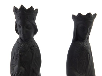 A pair of Wedgwood black Jasperware chess figures, king and queen, boxed, 14.5cm high, and 13.5cm high respectively. - 2