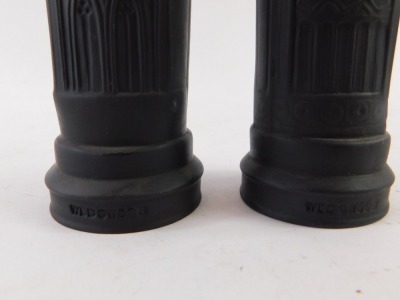 A pair of Wedgwood black Jasperware chess figures, king and queen, boxed, 14.5cm high, and 13.5cm high respectively. - 6