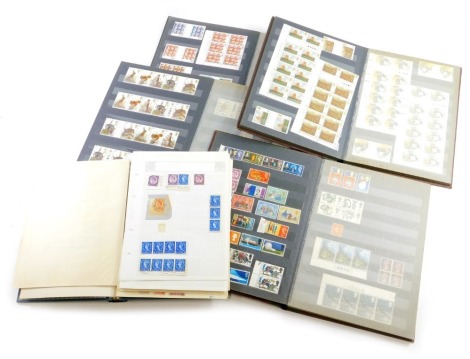 GB.- QV - QEII. Five albums principally QEII but with earlier examples, including QV, including blocks, control blocks and gutter pairs. Earlier examples mostly postally used. Wildings and Machins.