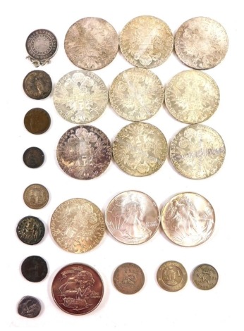 A group of reproduction coinage, comprising four crowns, silver five pound coin, and others. (1 box)