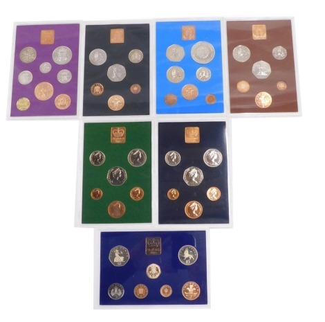 A group of coinage for Great Britain and Northern Island coin packs, to include 1982, 1972, 1992, 1971, 1974, 1975, and 1970. (7)