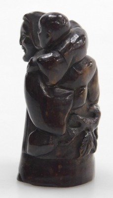 A contemporary Japanese style hardwood netsuke, carved as an elderly man with a boy upon his shoulder, 5cm high. - 2