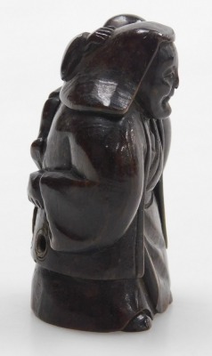 A contemporary Japanese style hardwood netsuke, carved as an elderly man with a boy upon his shoulder, 5cm high. - 4