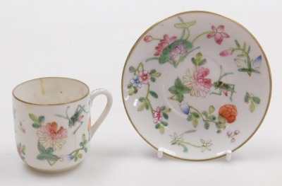 A group of Qing dynasty and later famille rose porcelain, including a gold ground ecuelle and cover, rice spoon, two teapots, and a cylindrical box and cover (a quantity). - 21