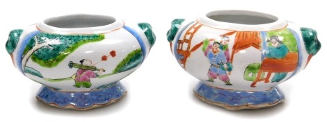 A pair of 20thC Chinese famille verte salts, of oval, footed form, decorated with reserves of figures, 13.5cm wide.