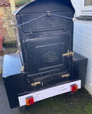 A Pickwick's gas Hot Potato trailer, with integrated sink and a gas bottle. - 12