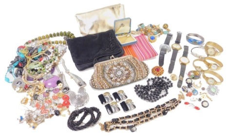 Costume jewellery and effects, comprising a Sekonda 50m gent's wristwatch, various stone set necklaces, beaded evening purse, wristwatches, etc. (1 tray)