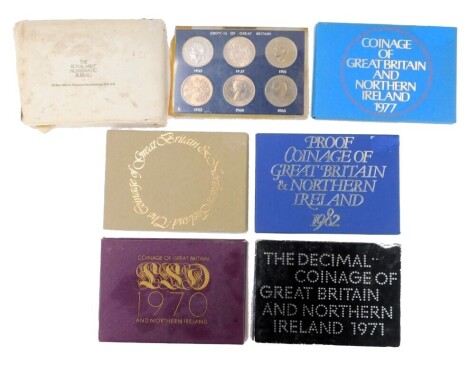 A group of coin packs, comprising 1977, 1976, 1982, 1971, 1970 (x2), and a Crowns of Great Britain pack. (7)