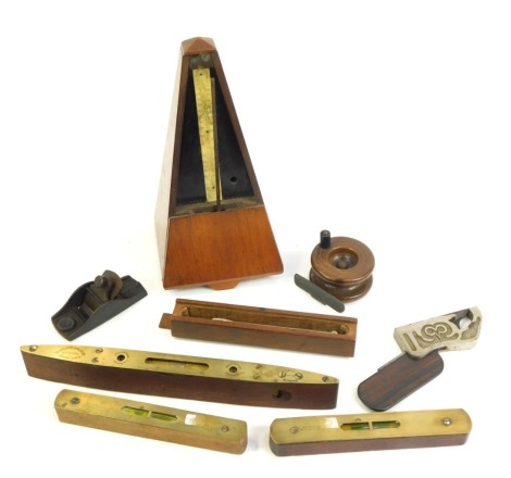 A group of collectables, to include a mahogany cased metronome, a Stanley number 101 violin maker's plane, wooden reel, various wooden and brass spirit levels, etc. (1 tray)