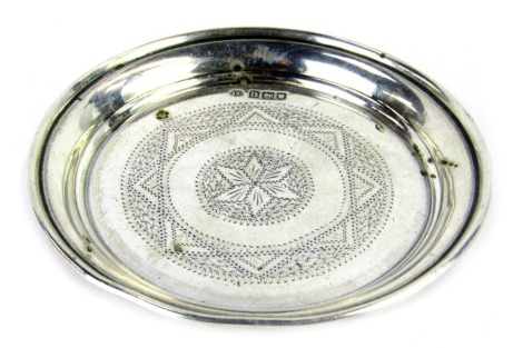 An Edward VII silver pin dish, with star bright central detail, maker JE, London 1908, 1.15oz.