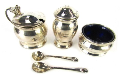 An Edward VII silver cruet set, salt, pepper, mustard and two spoons, each of plain design, maker WHM, Birmingham 1936, 3.13oz, in fitted case.