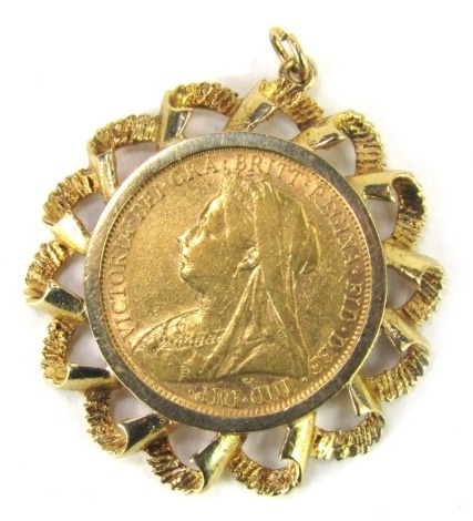 A Victorian gold full sovereign 1900, spectacle set to a 9ct gold pendant mount, 12.7g all in.