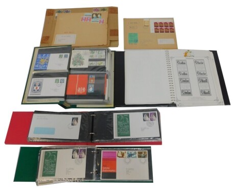 Philatelic first day covers, to include Definitive Issue first day cover, Votes for Women, Discovery, a Her Majesty Queen Elizabeth II 25th Anniversary of the Coronation album, further first day covers to include British Cultural Traditions, Churchill Cen