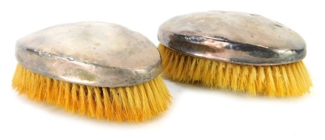 Two George V silver back brushes, Birmingham 1923. (2)