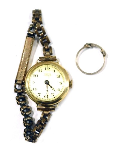 A Beyer of Zurich 9ct gold cased ladies wristwatch, with a gold coloured numeric dial, 1.5cm wide, on a plated strap, and a unmarked costume dress ring, 17.8g all in. (2)