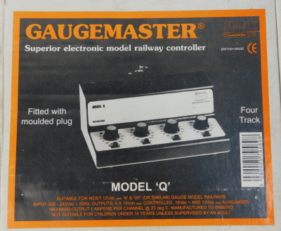 Model railway controllers and accessories, including Gauge Master model Q four track controller, H&M Duet dual control unit, Hornby R900 power control, etc. (1 box) - 6