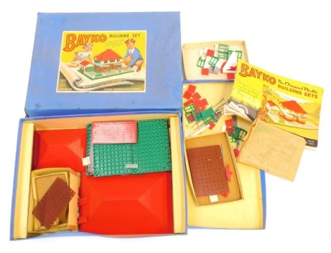 A Bayko building set, boxed.