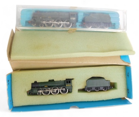 Peco N gauge locomotives, including Jubilee class locomotive Bahamas 4-6-0 45596 in green livery, and 45664 Nelson in green livery, boxed. (2)