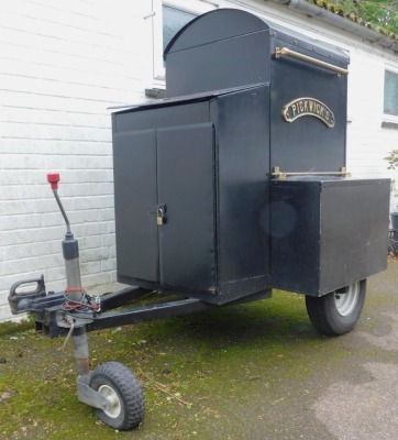 A Pickwick's gas Hot Potato trailer, with integrated sink and a gas bottle. - 2