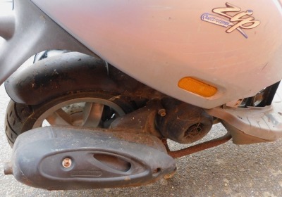 A Piaggio Zip moped, registration OU08 JVW, 49cc, petrol, silver, recd mileage 4,627 miles. - 8
