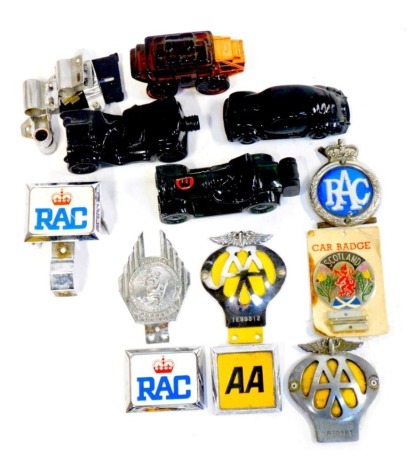 RAC and AA car badges, Avon collectors car scent bottles, etc. (1 tray)