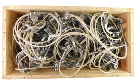 A collection of bicycle brakes. (1 box)