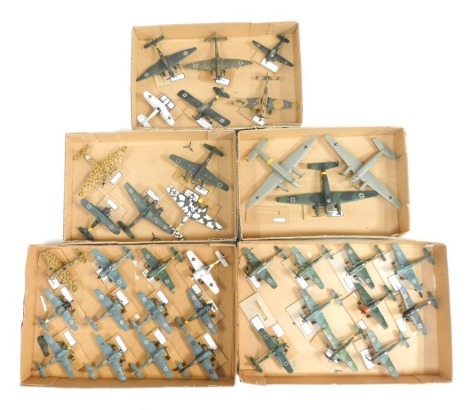 A group of kit built model aircrafts, FW190D, Fiester FI156C7 Go for Go, etc. (5 boxes)