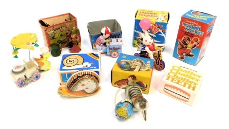 A group of clockwork tinplate toys, to include snail, cat and ball, talking teeth, cat mowing the lawn, musical monkey, bunny tricycle, etc., some boxed. (1 tray)