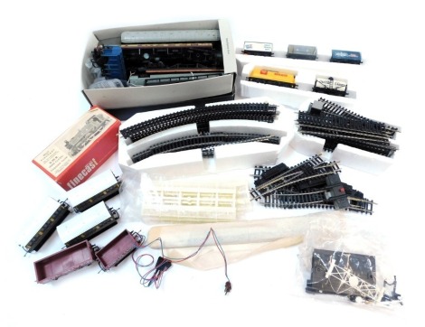 Model railway OO gauge, to include various track, partial coaches, replacement bases, wagons, etc. (1 box)