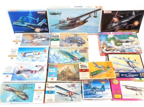 Hasegawa Dragon and other model kits, including an N1K2-J George Japanese Navy Fighter, Nakajima Ki-43 Hayabusa Japanese Army Fighter, Mitsubishi A6M2B0 Fighter (Zeke) Type 21 Japanese Navy Carrier Fighter, etc., boxed. (a quantity)