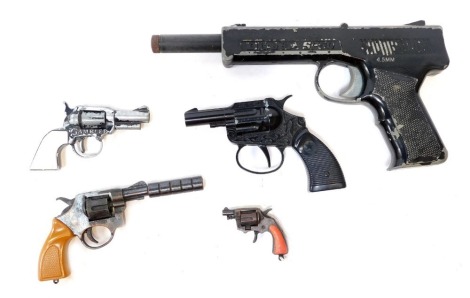 A Diana SP50 4.5mm BB gun and various replica Western pistols. (5)