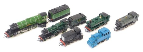 A group of OO gauge locomotives, comprising GWR wagon, Tri-ang Southern 1757 wagon, a turquoise locomotive, GWR 8751 locomotive, Flying Scotsman locomotive and tender, etc. (1 tray)