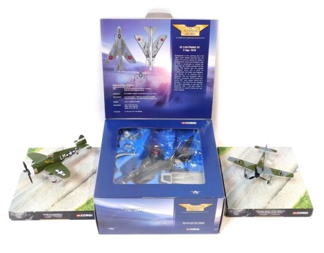 Aviation Archive diecast aircrafts, comprising World War II Legends, F4U Corsair, Focke Wulf FW190A-3 in plastic moulded cases, and an Aviation Archive Jet Fight Power EE Lightning F3 5 Squadron 1978, boxed. (3)