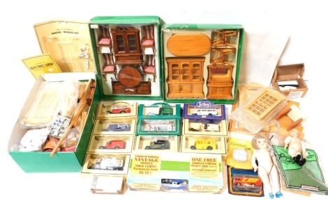 Various dolls house furniture, doors, accessories, electric lamp bulbs, etc. (1 box)