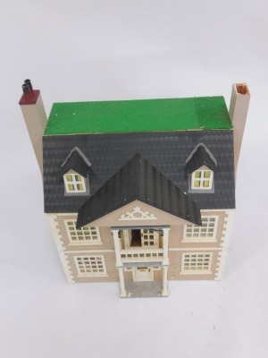 A Tudor style three storey wooden doll's house, with brick laid detail, and a slatted roof, 78cm high, 70cm wide, 39cm deep. (AF) - 2