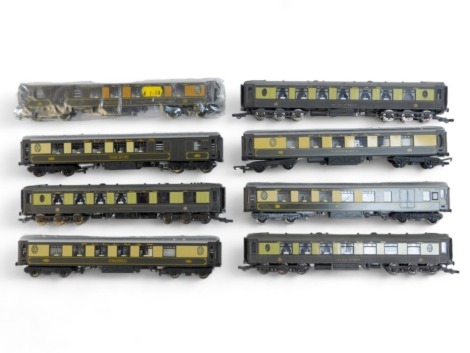 Hornby Pullman coaches, including car number 27, Monaco, Chloria, car number 291, car number 379, car number 98, etc. (1 box)