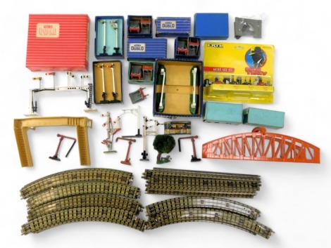 Hornby OO track and accessories, including signals, three rail track, loading gauge, double arm signal, level crossing, etc. (1 tray)