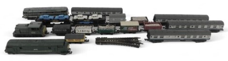 Trix, Lima and other N gauge locomotives and rolling stock, including class 52 warship locomotive Hermes, class 31 locomotive D5509 in BR green, class 02 diesel shunter D2785, plank wagons, vent vans, etc. (1 tray)