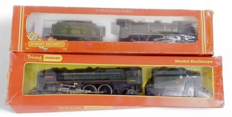 Hornby OO gauge locomotives, including a Schools class locomotive Repton in Southern green, and a BR standard class 7 locomotive Britannia in BR lined green, boxed. (2)