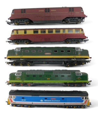 Lima diesel locomotives, including class 55 locomotive Meld D9003 in BR two tone green, a class 50 locomotive Royal Oak 50017 in Network South East livery, a diesel rail car W22 in crimson and cream livery, etc. (1 tray)