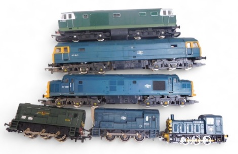 Hornby, Mainline and Lima OO gauge diesel locomotives, including class 47 471 in BR blue, class 37 130 in BR blue, class 08 3004 in BR green, class 03 382 in BR blue, etc. (1 box)