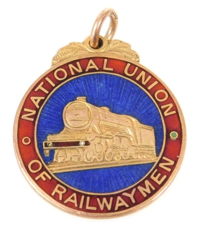 A 9ct gold enamel National Union of Railway men medallion, presentation engraved to Bro. E. Thomas, with best wishes from Newport Number One branch, June 1933, 11.3g.