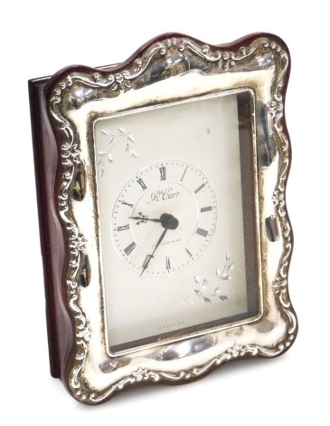 A silver mounted wooden strut clock by R Carr, rectangular dial with chapter ring bearing Roman numerals, battery operated movement, Sheffield 1991, 15cm high, 10.5cm wide.